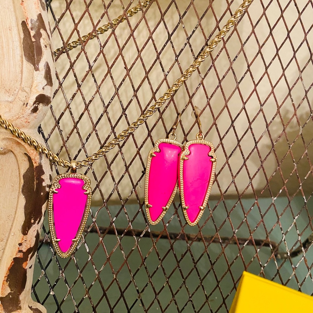 Hot pink Kendra Scott necklace & earrings set